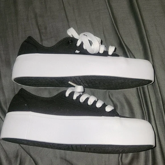 DC Platform Sneakers Women's Size 5 - Picture 8 of 8